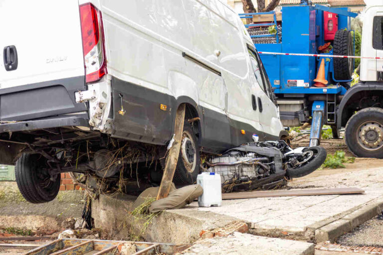 Personal Injury Lawyer in Houston, Texas: Truck Accident Claims Involving Cargo Transport Commercial Vehicles